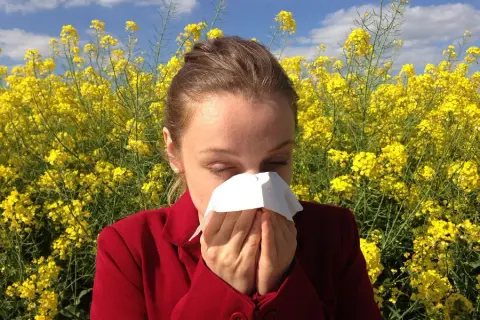 Czy alergia jest zaraźliwa? Poznaj prawdę i odróżnij ją od infekcji