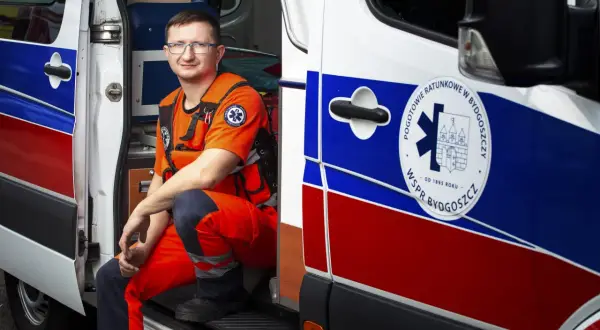 Jak zostać ratownikiem medycznym? Kompletny przewodnik krok po kroku